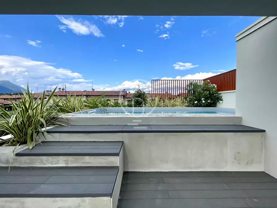 Immagine 1 di Casa bifamiliare in vendita  in Via Alessandro Manzoni a Puegnago Sul Garda