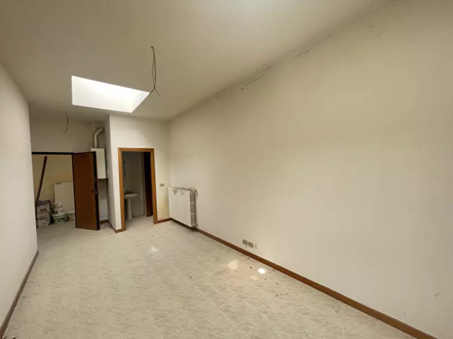 Immagine 11 di Appartamento in vendita  a Suzzara