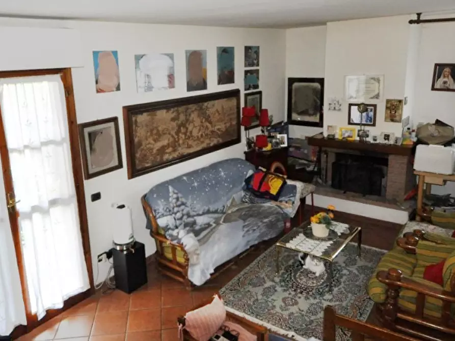 Immagine 1 di Casa indipendente in vendita  in viale Matteotti a Montevarchi
