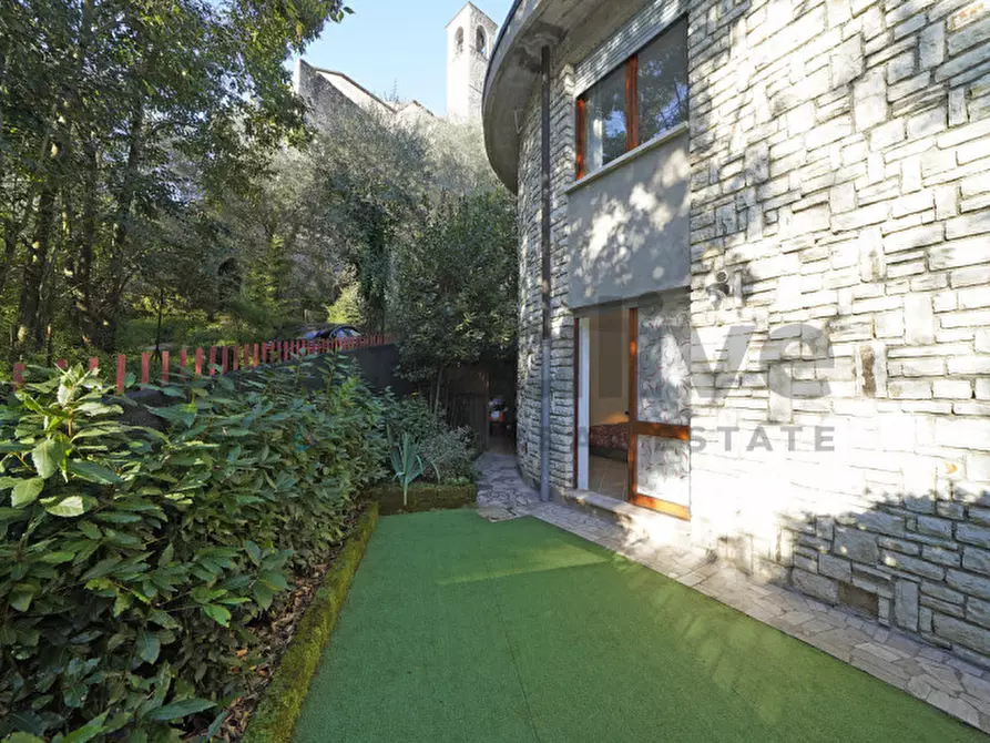 Immagine 9 di Appartamento in vendita  in Via al Vittoriale 23 a Gardone Riviera