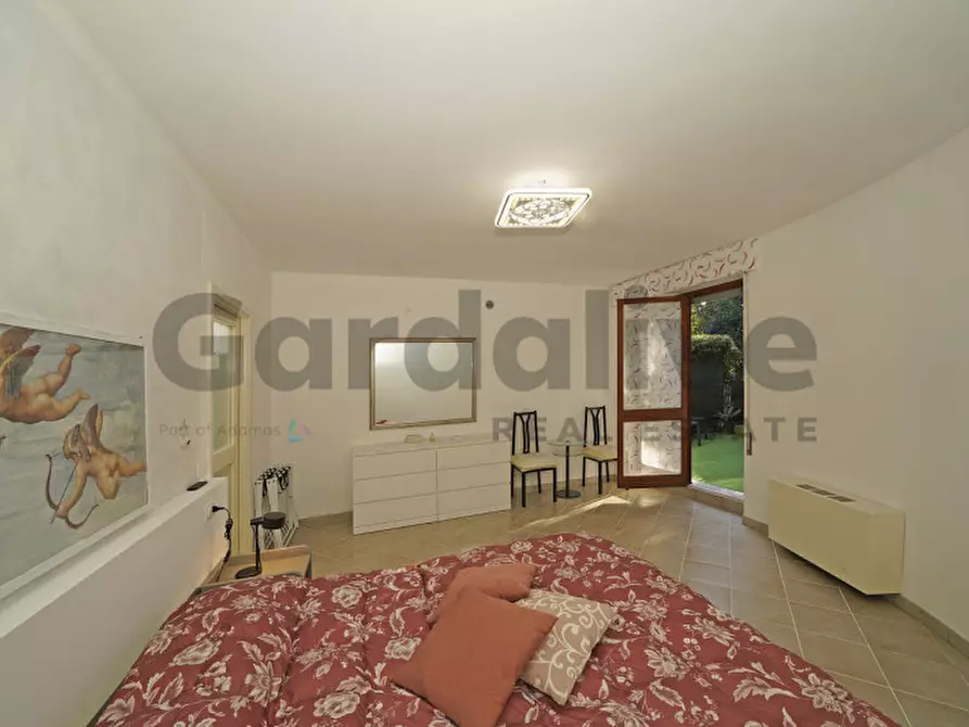 Immagine 13 di Appartamento in vendita  in Via al Vittoriale 23 a Gardone Riviera