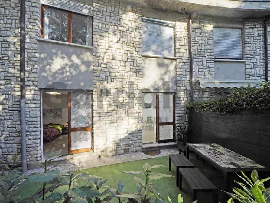 Immagine 15 di Appartamento in vendita  in Via al Vittoriale 23 a Gardone Riviera