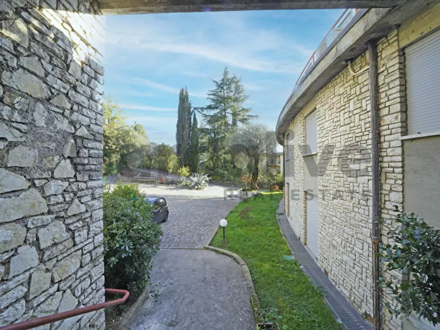 Immagine 20 di Appartamento in vendita  in Via al Vittoriale 23 a Gardone Riviera