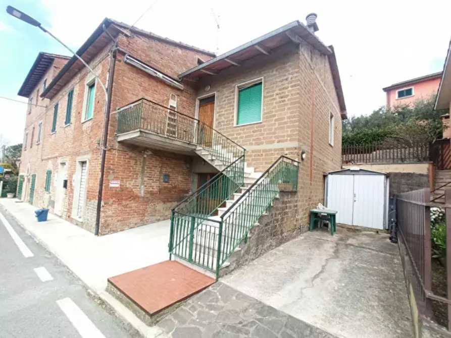 Immagine 2 di Appartamento in vendita  a Castiglione Del Lago