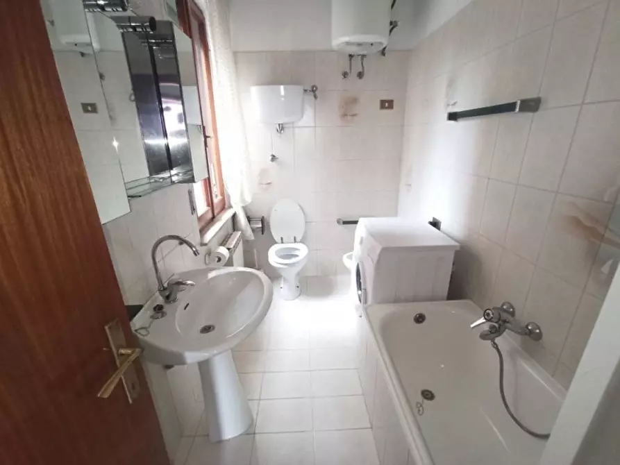 Immagine 11 di Appartamento in vendita  a Castiglione Del Lago