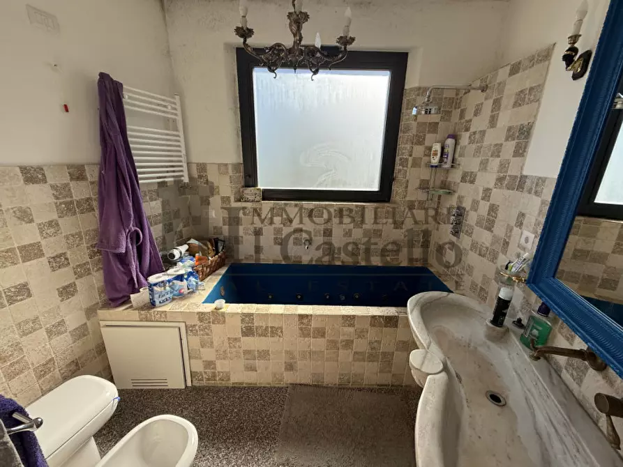 Immagine 7 di Appartamento in vendita  a Castiglione Del Lago