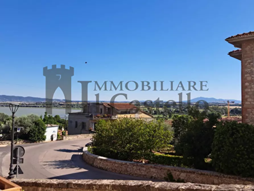 Immagine 18 di Appartamento in vendita  a Castiglione Del Lago