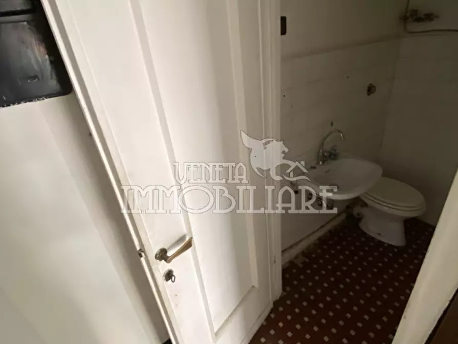 Immagine 6 di Negozio in vendita  in via caffaro a Genova