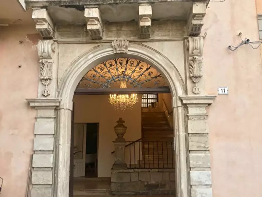 Immagine 6 di Palazzo in vendita  in via f. baele a Milazzo
