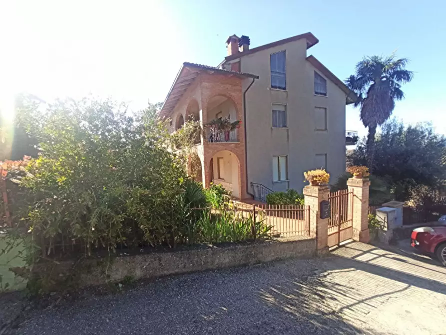 Immagine 1 di Appartamento in vendita  in Via Roma, Castiglione del lago a Castiglione Del Lago