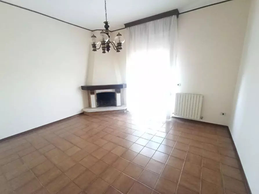 Immagine 4 di Appartamento in vendita  in Via Giuseppe Garibaldi a Castiglione Del Lago