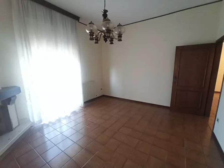 Immagine 5 di Appartamento in vendita  in Via Giuseppe Garibaldi a Castiglione Del Lago