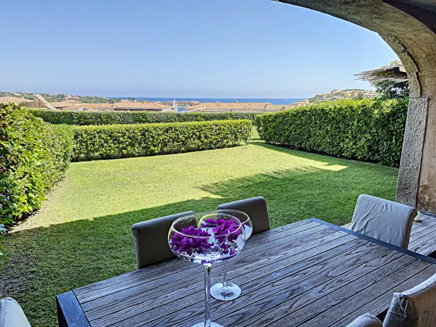 Immagine 2 di Appartamento in vendita  in la piazza del principe a Arzachena