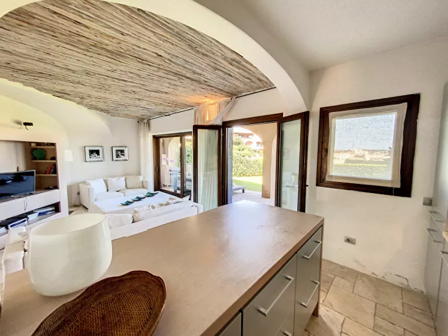 Immagine 6 di Appartamento in vendita  in la piazza del principe a Arzachena