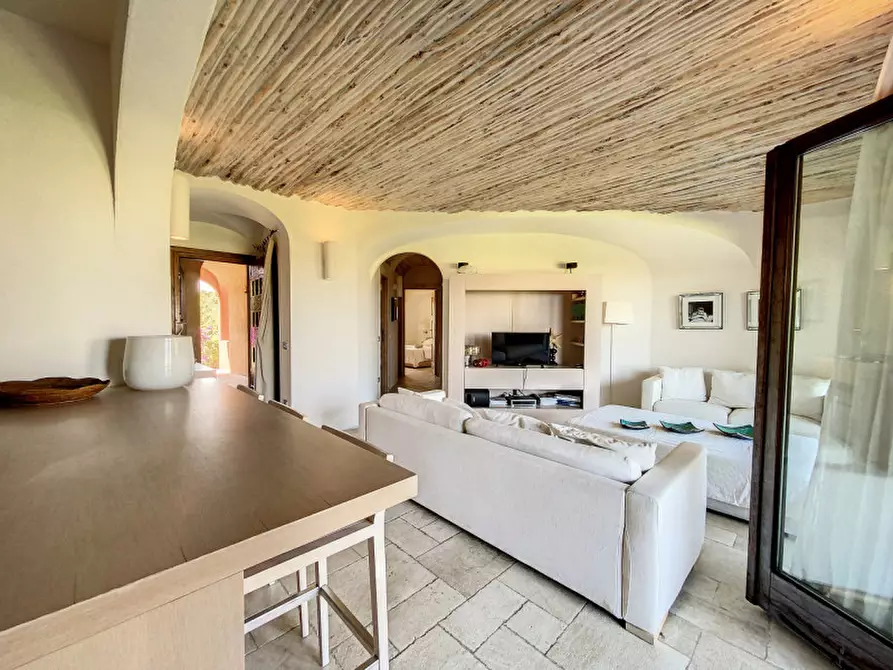 Immagine 7 di Appartamento in vendita  in la piazza del principe a Arzachena