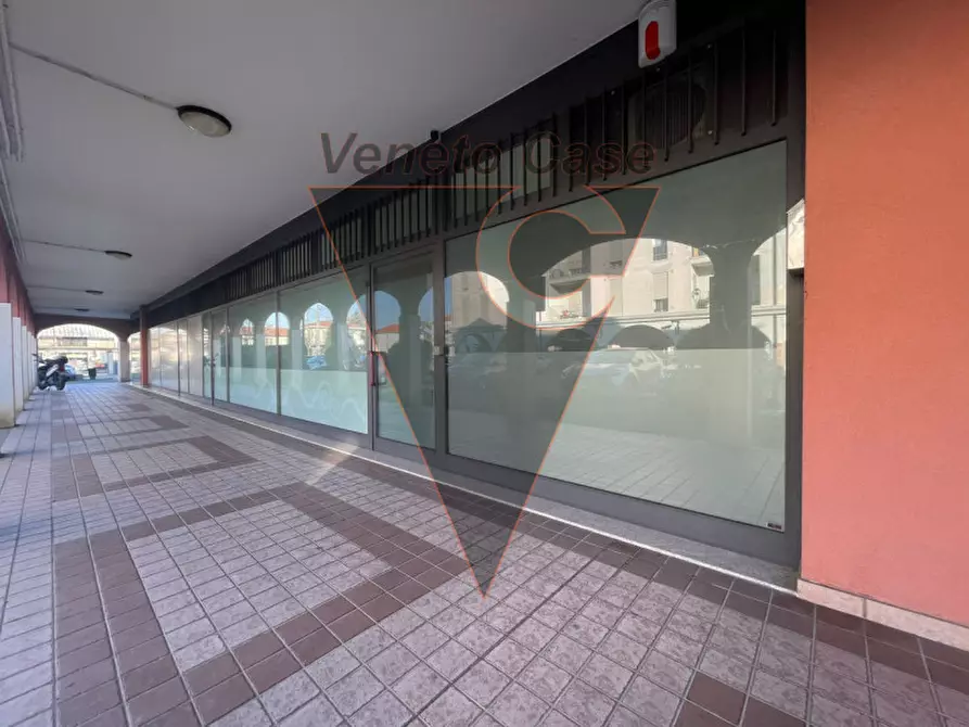 Immagine 2 di Negozio in affitto  in Saonara Via Piave a Saonara