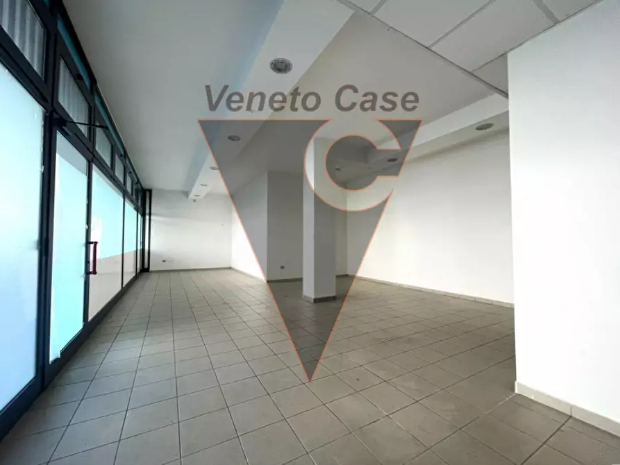 Immagine 3 di Negozio in affitto  in Saonara Via Piave a Saonara