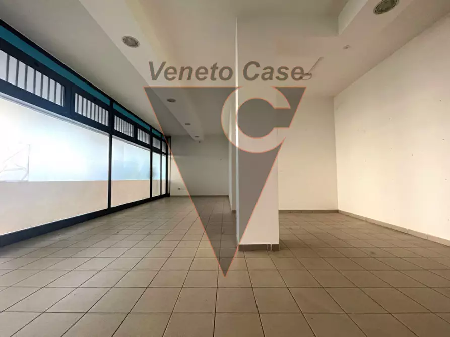 Immagine 4 di Negozio in affitto  in Saonara Via Piave a Saonara