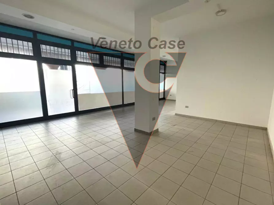Immagine 5 di Negozio in affitto  in Saonara Via Piave a Saonara