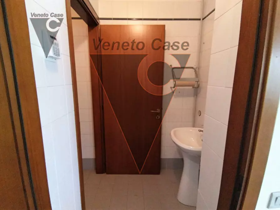 Immagine 9 di Negozio in affitto  in Saonara Via Piave a Saonara