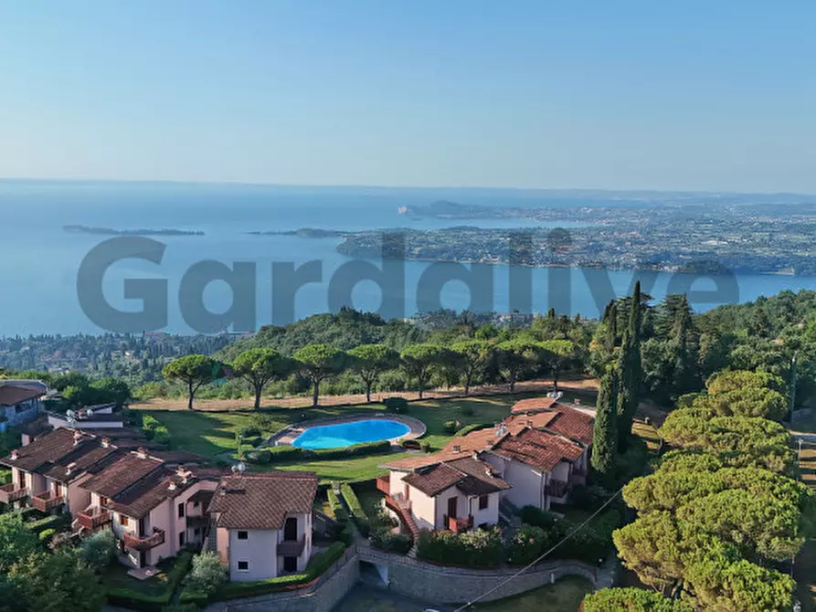 Immagine 1 di Appartamento in vendita  in Via Panoramica 90 a Gardone Riviera