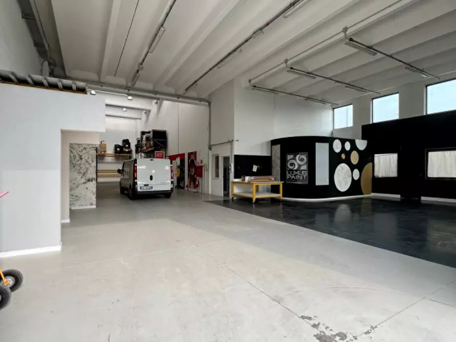 Immagine 1 di Capannone industriale in affitto  in Via breda a Cadoneghe