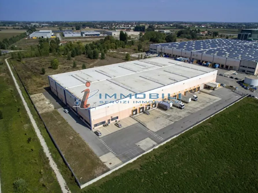 Immagine 2 di Magazzino in affitto  in VIA COSTITUZIONE a Rolo