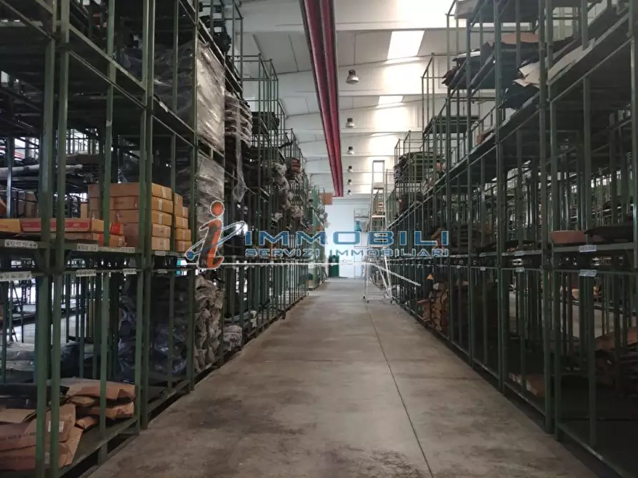 Immagine 24 di Attività commerciale in affitto  in VIA STAFFORA a Opera