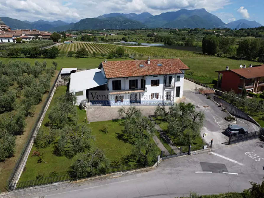 Immagine 1 di Villa in vendita  in via mazzini a Puegnago Sul Garda