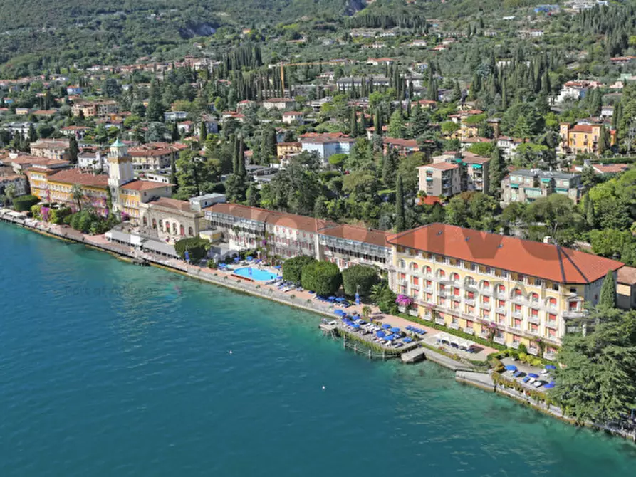 Immagine 15 di Appartamento in vendita  in Via al Vittoriale 11 a Gardone Riviera