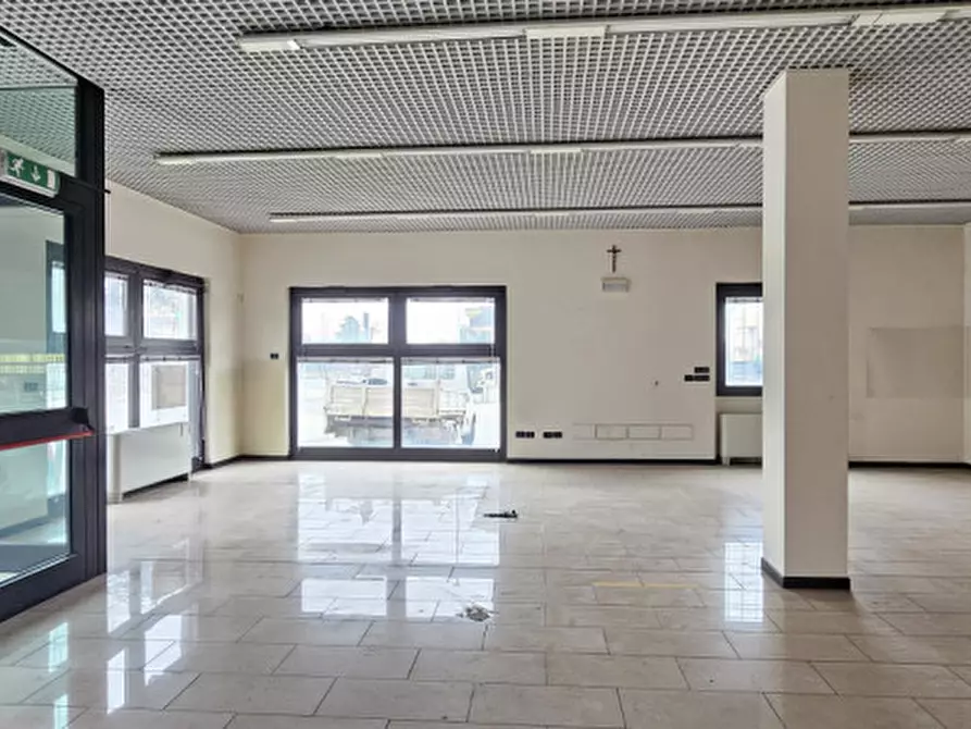 Immagine 1 di Negozio in affitto  a San Bonifacio