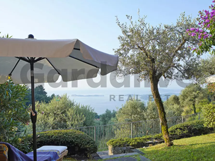 Immagine 1 di Appartamento in vendita  in Via Panoramica 43 a Gardone Riviera