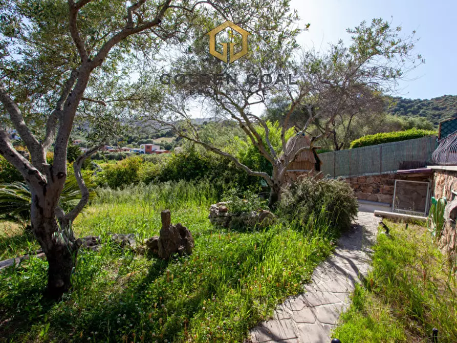 Immagine 27 di Villetta a schiera in vendita  in Via dei Giacinti a Budoni