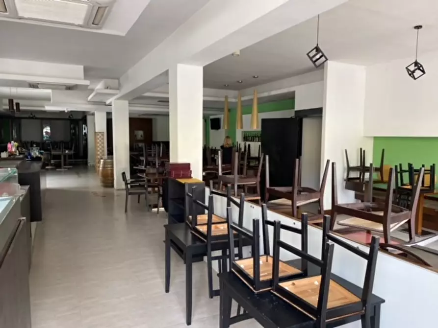 Immagine 2 di Negozio in vendita  in VIA DELLA VILLA NUOVA a Firenze