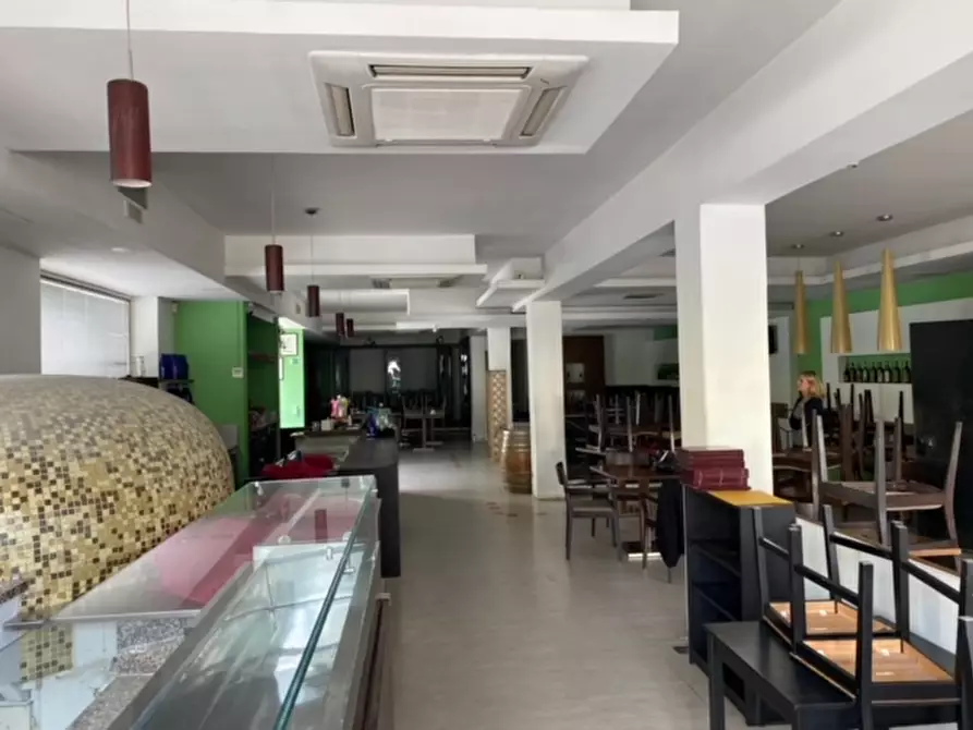 Immagine 4 di Negozio in vendita  in VIA DELLA VILLA NUOVA a Firenze