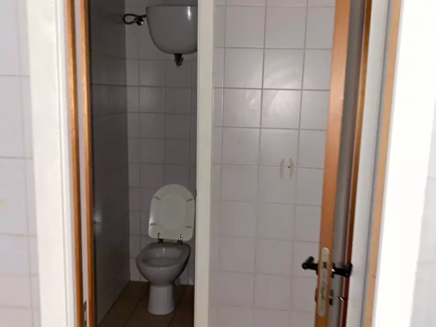 Immagine 25 di Negozio in vendita  in VIA DELLA VILLA NUOVA a Firenze