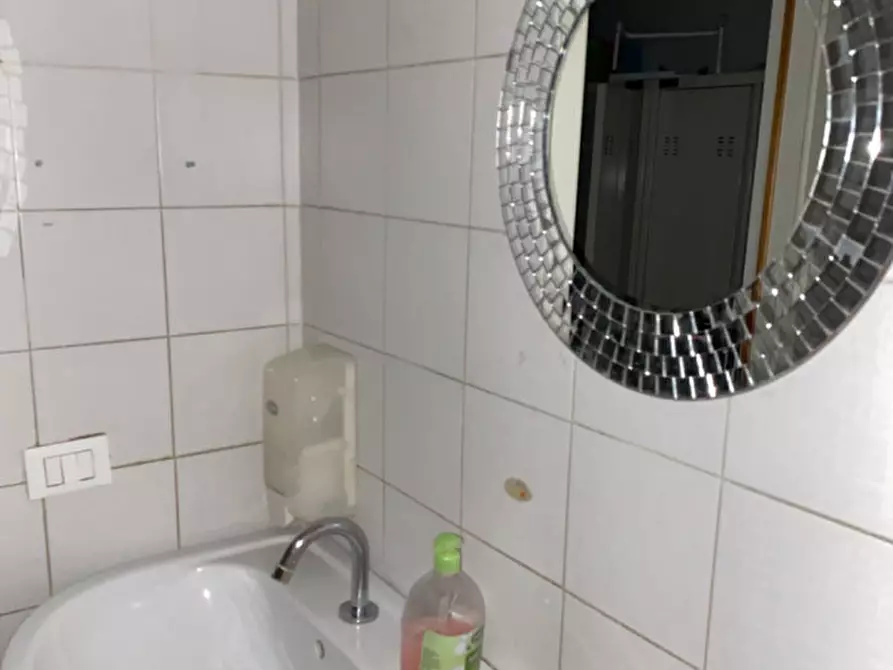 Immagine 28 di Negozio in vendita  in VIA DELLA VILLA NUOVA a Firenze