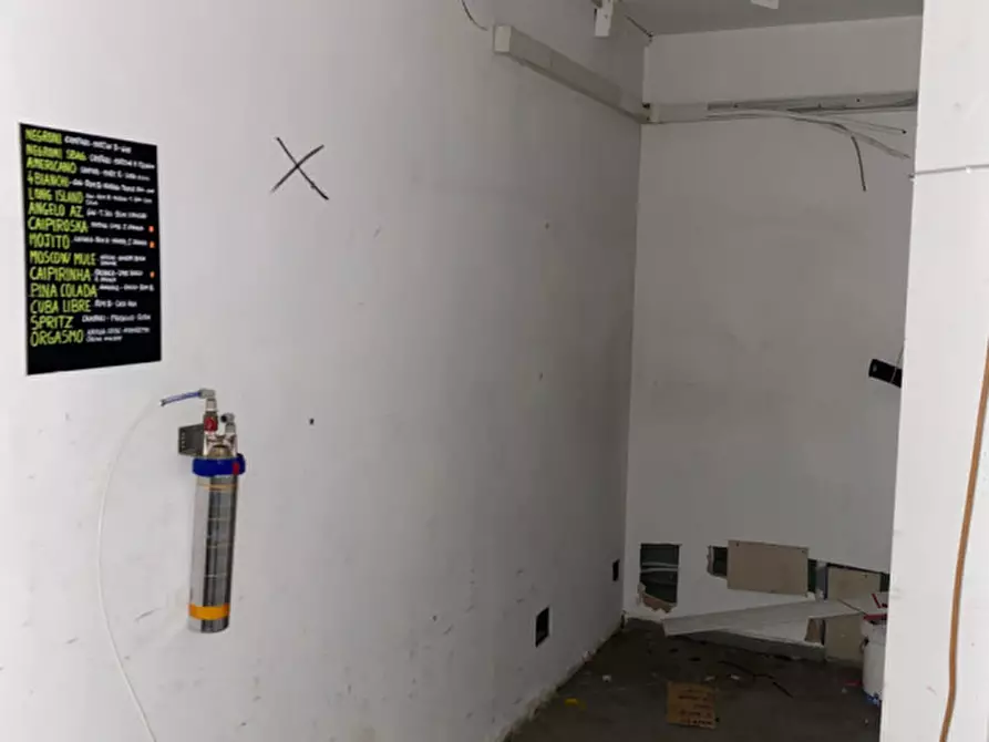 Immagine 39 di Negozio in vendita  in VIA DELLA VILLA NUOVA a Firenze