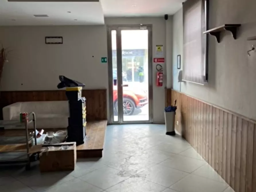 Immagine 40 di Negozio in vendita  in VIA DELLA VILLA NUOVA a Firenze