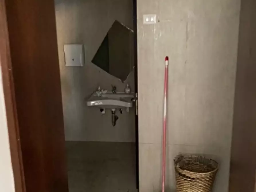 Immagine 42 di Negozio in vendita  in VIA DELLA VILLA NUOVA a Firenze