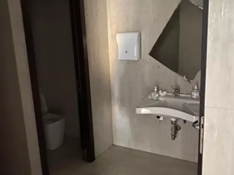 Immagine 43 di Negozio in vendita  in VIA DELLA VILLA NUOVA a Firenze