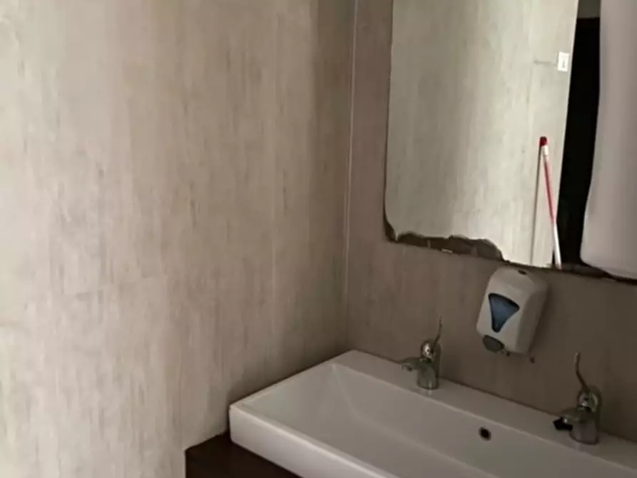 Immagine 44 di Negozio in vendita  in VIA DELLA VILLA NUOVA a Firenze