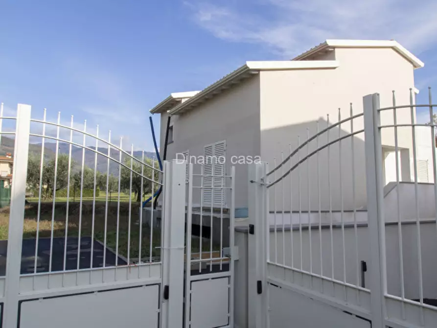 Immagine 1 di Villa in vendita  a Montale