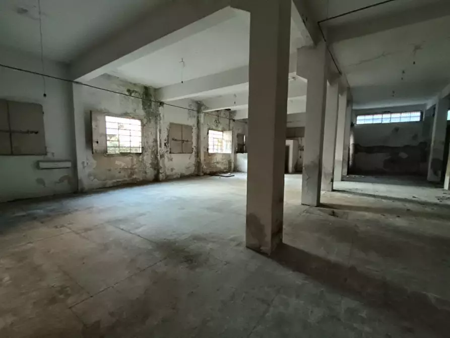 Immagine 1 di Magazzino in vendita  in via Raffaello Sanzio a Ancona