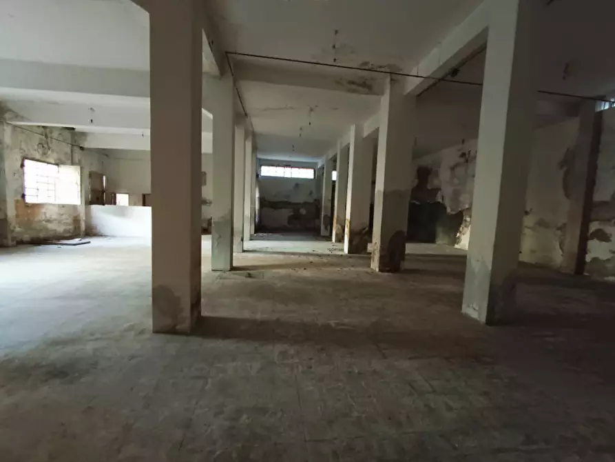 Immagine 2 di Magazzino in vendita  in via Raffaello Sanzio a Ancona