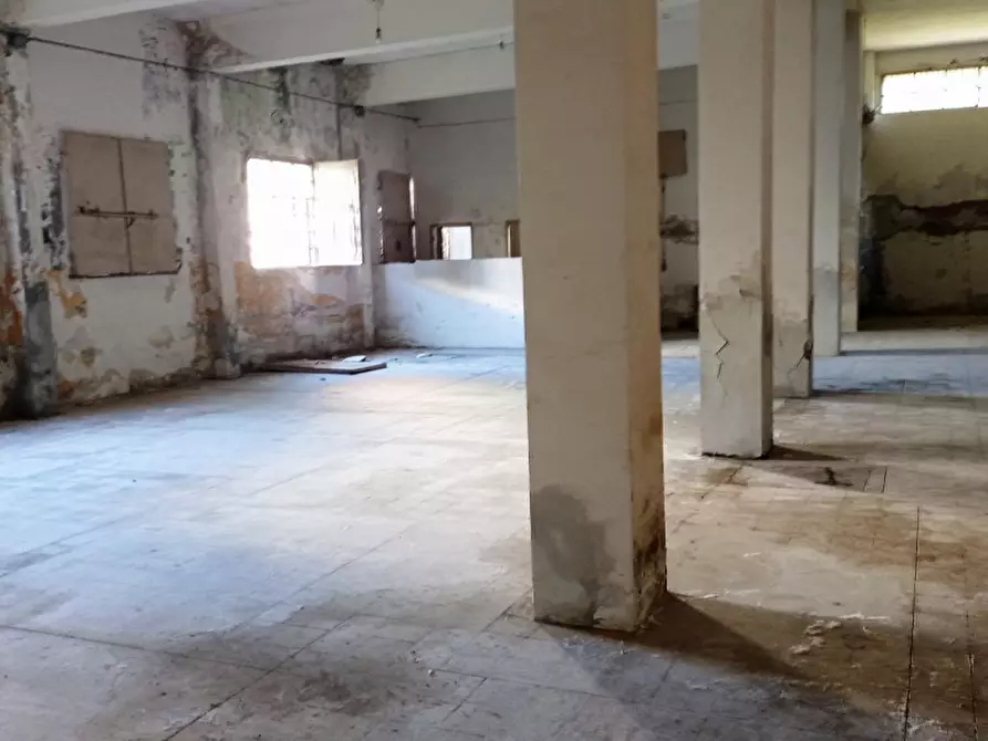 Immagine 3 di Magazzino in vendita  in via Raffaello Sanzio a Ancona