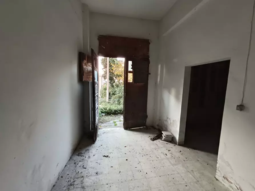 Immagine 5 di Magazzino in vendita  in via Raffaello Sanzio a Ancona