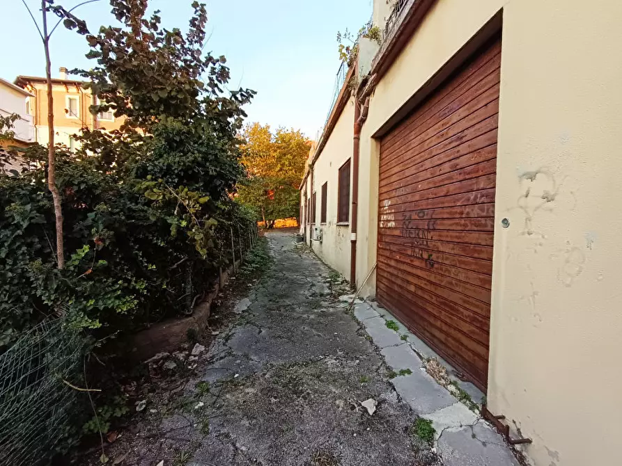 Immagine 8 di Magazzino in vendita  in via Raffaello Sanzio a Ancona