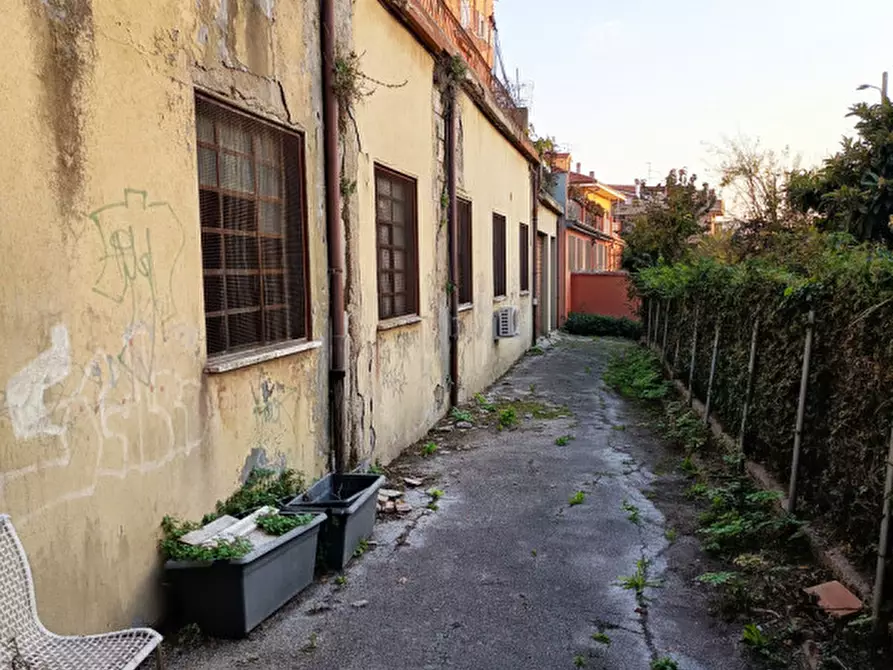 Immagine 10 di Magazzino in vendita  in via Raffaello Sanzio a Ancona