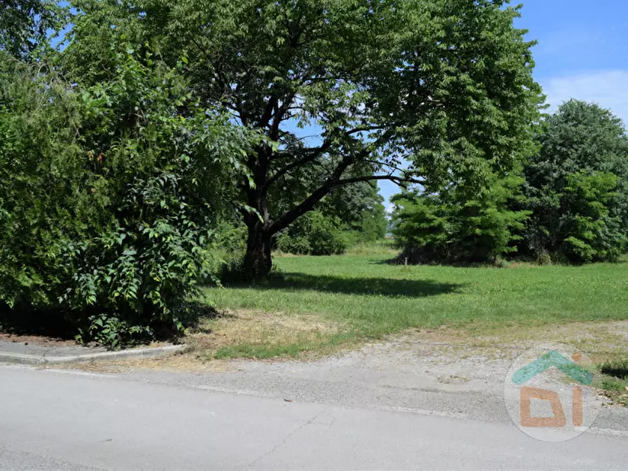 Immagine 2 di Terreno in vendita  in Via Dante Alighieri a Capriva Del Friuli